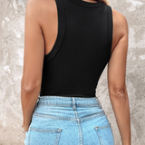 Geripptes Tanktop mit Rundhalsausschnitt und integriertem BH