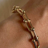 Diana – Elegantne Käevõru" can be rewritten as "Diana – Sophisticated Bracelet.