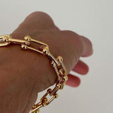 Diana – Elegantne Käevõru" can be rewritten as "Diana – Sophisticated Bracelet.