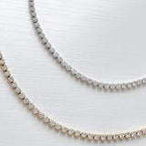 Rivière – Elegantne Kaelakee" can be rephrased as "Rivière – Elegantne Kaelakee" (keeping it the same since it is a brand name and specific product title). However, if you want a fresh take, you might consider:

"Rivière – Kaunis ja Elegantne Kaelakee"