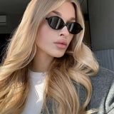 Clarence Oval – Elegant Sunglasses