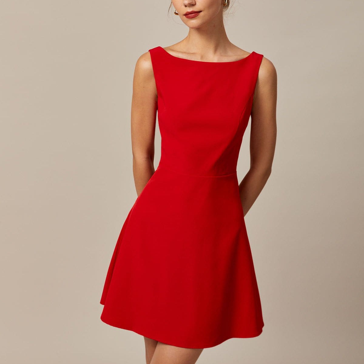 Rugilė – Elegantiška raudona suknelė